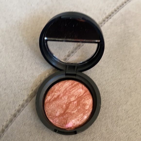 Laura Geller Baked Blush N Brighten with brush - Picture 2 of 5